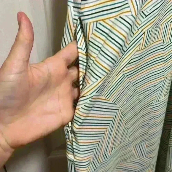 EUC Title Nine Womens Yes Dress Size M Blue Gold Abstract Built In Bra Athletic - Picture 5 of 13